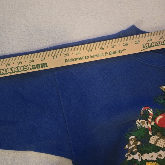 Vintage Blue Christmas Tree Cat Bear Sweatshirt Size Large Festive USA Kitsch - Picture 8 of 9